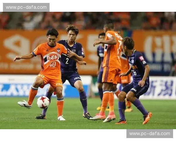 巅峰对决：当“豪门底蕴”遇见“新王权杖”，神户与鹿岛的绿茵史诗